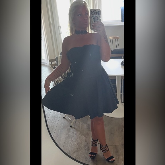 Meet your Posher, Crystal I buy a lot of clothes! - Picture 7 of 16